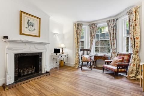 3 bedroom flat to rent, Bullingham Mansions, Kensington Church Street, London