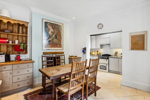 3 bedroom flat to rent, Bullingham Mansions, Kensington Church Street, London