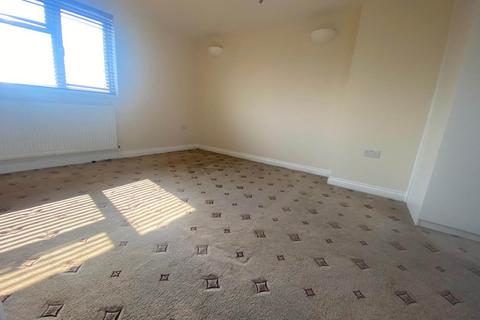 4 bedroom terraced house to rent, Coleridge Avenue, London, E12