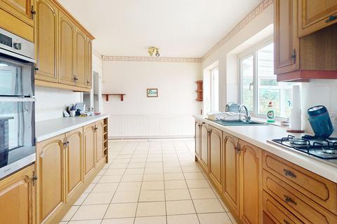 3 bedroom bungalow for sale, Burns Avenue, Basildon, Essex, SS13