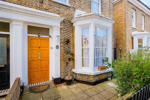 76 Lavender Grove, London, E8 3LS