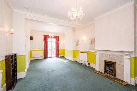 76 Lavender Grove, London, E8 3LS