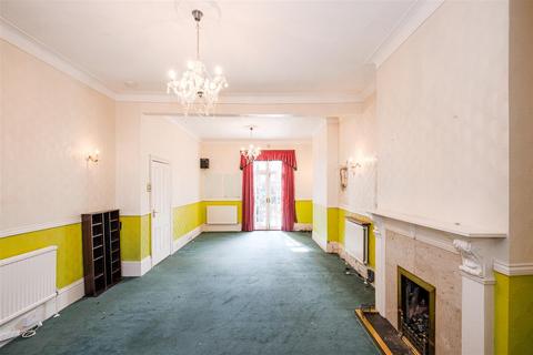 76 Lavender Grove, London, E8 3LS