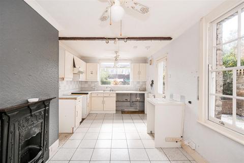76 Lavender Grove, London, E8 3LS