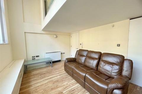 2 bedroom apartment to rent, Sovereign Chambers, Temple Lane