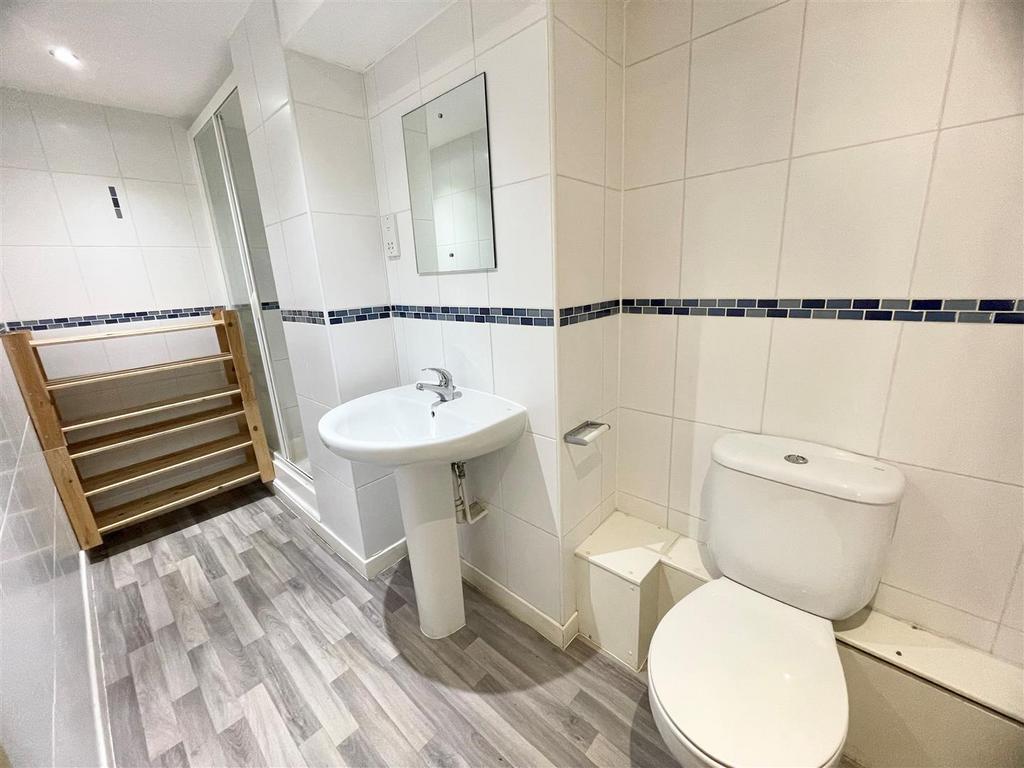 Bathroom2.jpg
