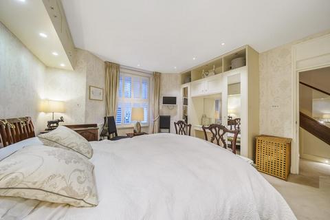 2 bedroom flat for sale, Nevern Square, Earls Court