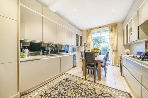 3 bedroom flat for sale, Nevern Square, Earls Court