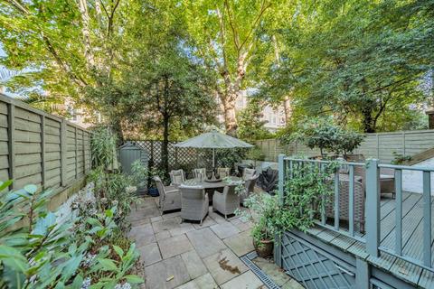 3 bedroom flat for sale, Nevern Square, Earls Court