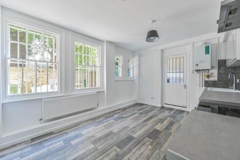 3 bedroom flat to rent, Caldwell Street, London