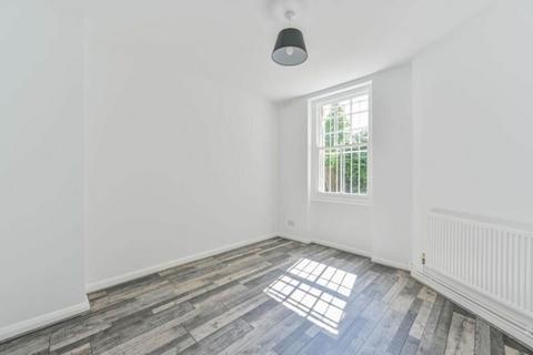 3 bedroom flat to rent, Caldwell Street, London