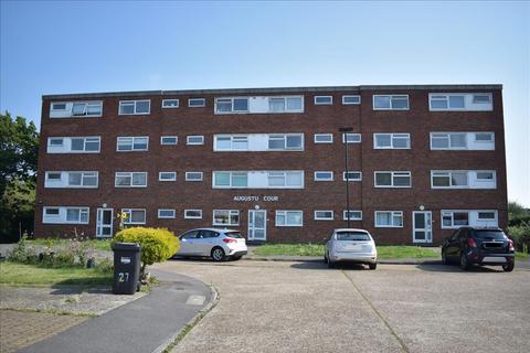 Studio to rent, Augustus Court, Hanworth, Middlesex, TW13