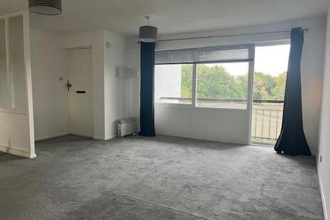 Studio to rent, Augustus Court, Hanworth, Middlesex, TW13