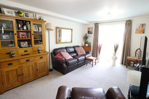 2 bedroom retirement property for sale, Hart Road, Benfleet, SS7