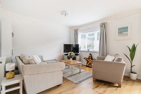 21 Gurnells Road, Seer Green, Beaconsfield, HP9 2XJ