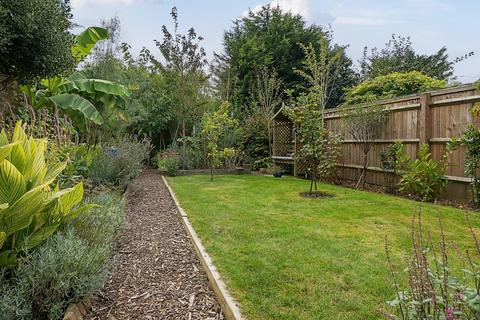 21 Gurnells Road, Seer Green, Beaconsfield, HP9 2XJ