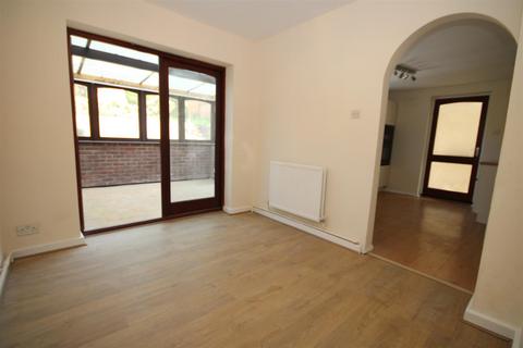 3 bedroom house to rent, Bushy Hill Drive, Guildford