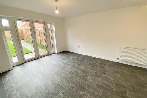 2 bedroom townhouse to rent, Nicholson Road, Cheadle ST10