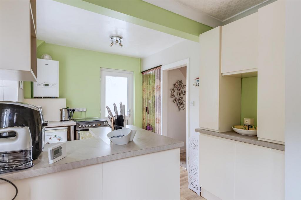 Kitchen 2.jpg