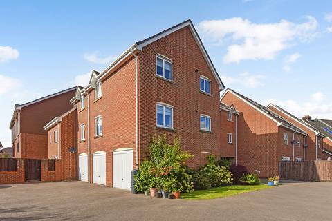 2 bedroom flat for sale, Lapwing Way, Four Marks, Alton, Hampshire