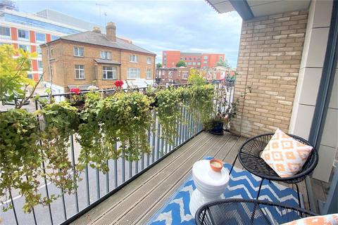 2 bedroom apartment for sale, Fairfield Avenue, Surrey TW18