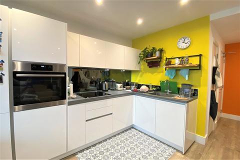 2 bedroom apartment for sale, Fairfield Avenue, Surrey TW18