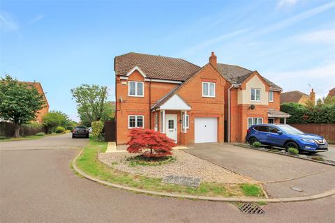 4 bedroom detached house for sale, Gentian Close, Rushden NN10