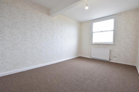 2 bedroom flat to rent, Aberdeen Walk, Flat 2