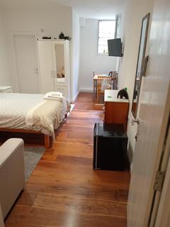 House share to rent, Busby Place, London NW5