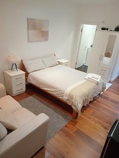 House share to rent, Busby Place, London NW5