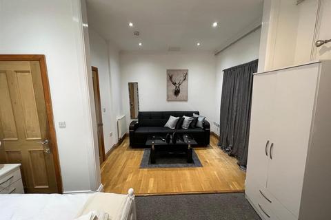 House share to rent, Busby Place, London NW5