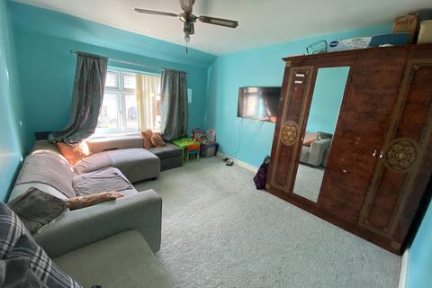 2 bedroom apartment to rent, Stanhope Gardens, Dagenham RM8