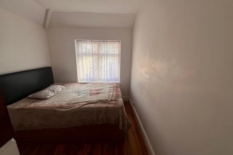 2 bedroom apartment to rent, Stanhope Gardens, Dagenham RM8