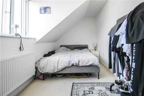 1 bedroom apartment for sale, Guildford Street, Surrey KT16