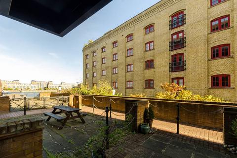 Studio to rent, Rotherhithe Street, Rotherhithe, London, SE16