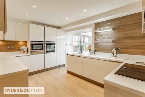 30 Castlemere Drive, Shaw, Oldham, OL2 8TQ