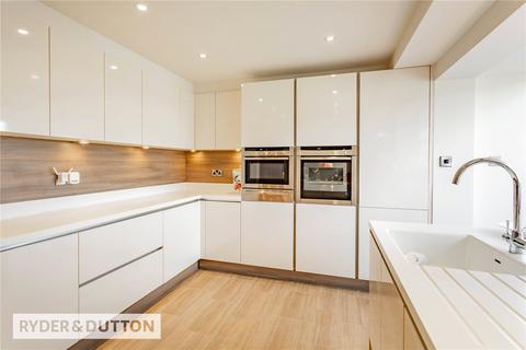 30 Castlemere Drive, Shaw, Oldham, OL2 8TQ
