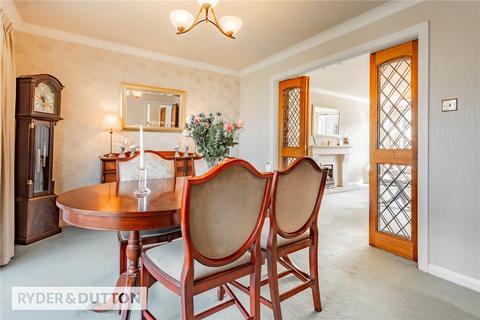 30 Castlemere Drive, Shaw, Oldham, OL2 8TQ