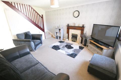 2 bedroom semi-detached house to rent, Adelaide Close, Waddington