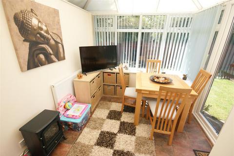 2 bedroom semi-detached house to rent, Adelaide Close, Waddington