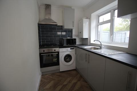 3 bedroom semi-detached house to rent, Rainham RM13