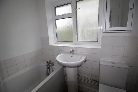 3 bedroom semi-detached house to rent, Rainham RM13