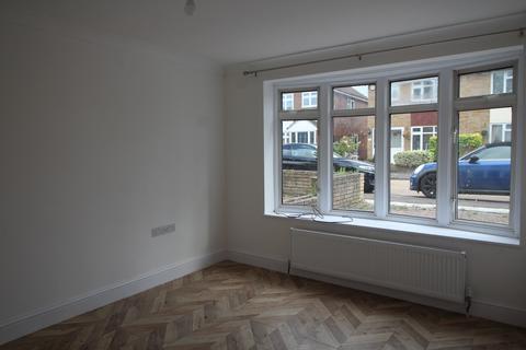 3 bedroom semi-detached house to rent, Rainham RM13