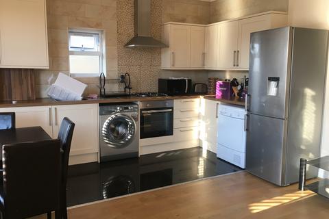 2 bedroom apartment to rent, Elgin Road, Ilford IG3