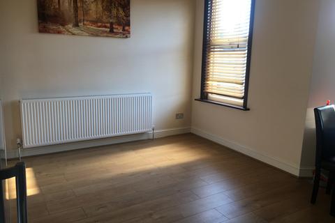 2 bedroom apartment to rent, Elgin Road, Ilford IG3