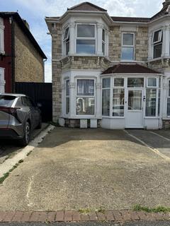 2 bedroom apartment to rent, Elgin Road, Ilford IG3