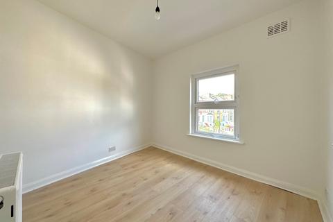 2 bedroom apartment to rent, Waldram Crescent London SE23