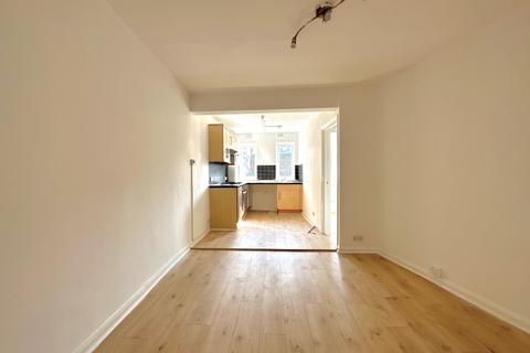 2 bedroom apartment to rent, Waldram Crescent London SE23