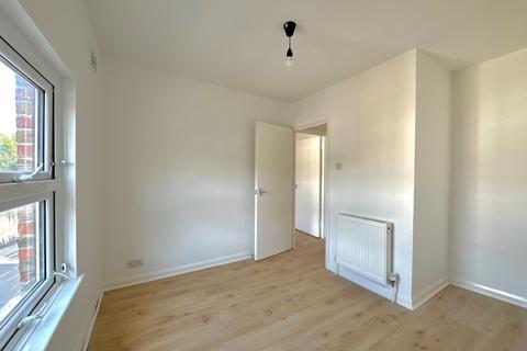 2 bedroom apartment to rent, Waldram Crescent London SE23