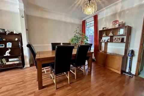 3 bedroom house for sale, Sinclair Road, London